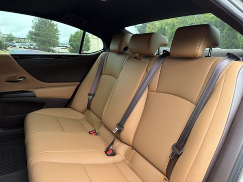 Used 2020 Lexus ES 350 w/ Premium Package FWD image 9