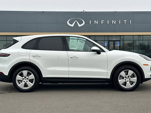 Used 2023 Porsche Cayenne Base image 3