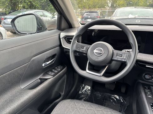 Used 2026 Nissan Kicks SV w/ Cold Weather Package FWD image 32