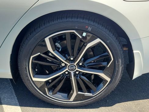 New 2026 Nissan Altima 2.5 SR FWD image 17