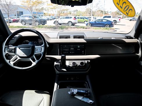 Used 2022 Land Rover Defender 110 S image 29