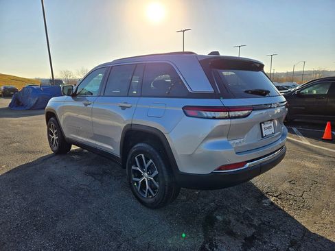 New 2025 Jeep Grand Cherokee Limited image 6