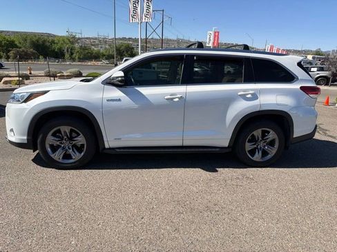 Certified 2019 Toyota Highlander Limited Platinum AWD/4WD image 4