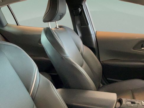 Used 2025 Toyota Prius XLE FWD image 35