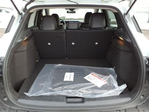 New 2026 Nissan Kicks SR w/ Cold Weather Package AWD/4WD image 9