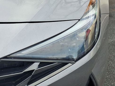 Used 2022 Hyundai Elantra Limited image 11