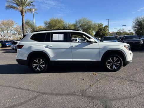 Certified 2025 Volkswagen Atlas SE image 5