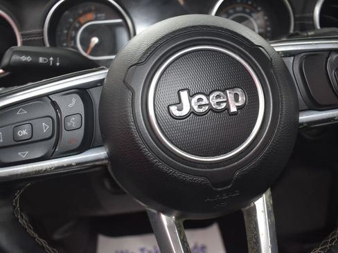 Used 2020 Jeep Wrangler Unlimited Sahara w/ Uconnect 4C Nav & Sound Group AWD/4WD image 17