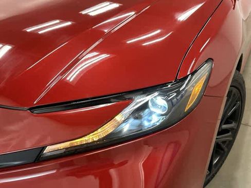 Used 2025 Toyota Camry SE image 31