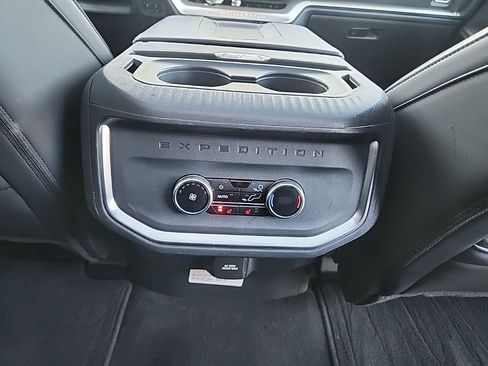 Used 2025 Ford Expedition Platinum AWD/4WD image 35