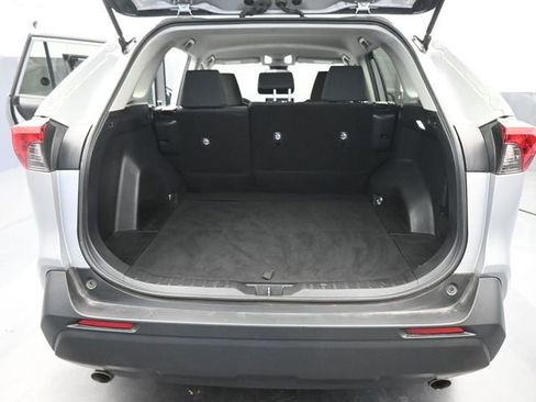 Used 2022 Toyota RAV4 LE FWD image 8