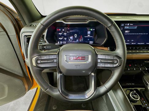 Certified 2026 GMC Canyon AT4 w/ AT4 Premium Package AWD/4WD image 9