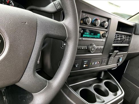 Used 2025 Chevrolet Express 3500 LT w/ LT Preferred Equipment Group RWD image 23