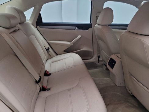 Used 2015 Volkswagen Passat 1.8T SE FWD image 19