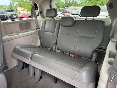 Used 2010 Chrysler Town & Country Touring FWD image 24