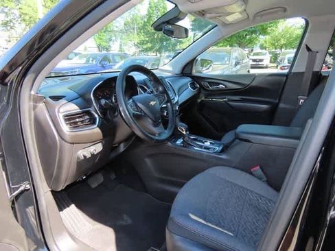 Used 2023 Chevrolet Equinox LT AWD/4WD image 2