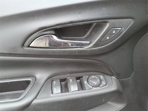 Used 2019 Chevrolet Equinox LT w/ Sun & Navigation Package image 11