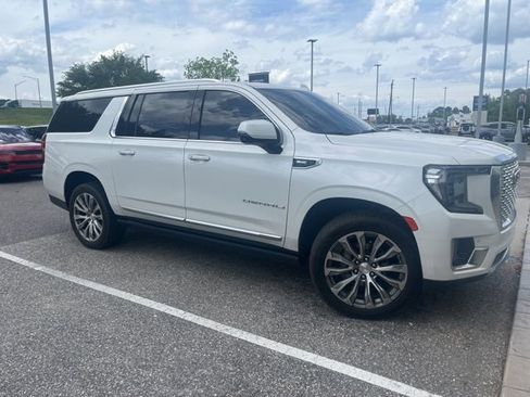 Used 2021 GMC Yukon XL Denali image 3