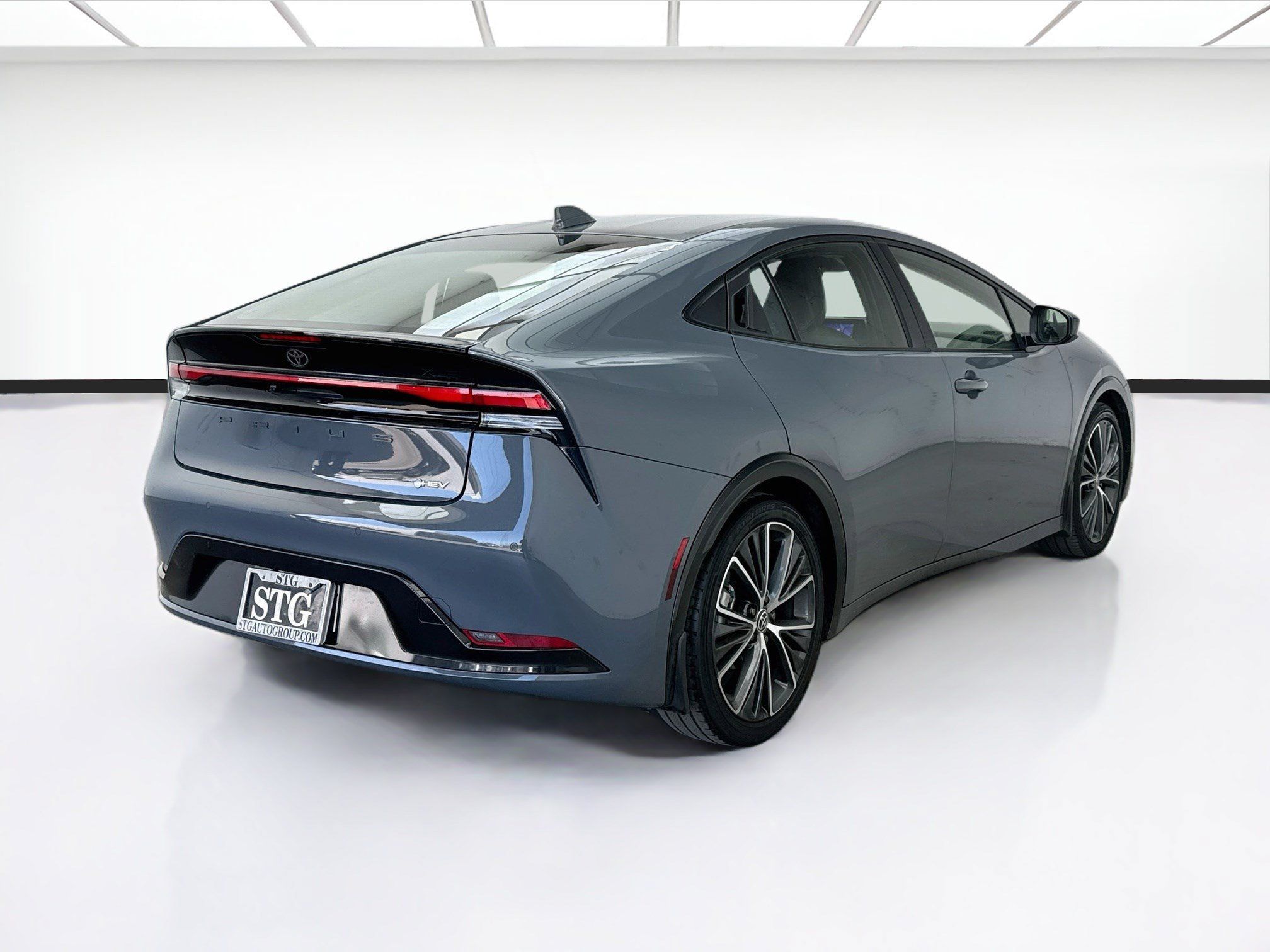 Used 2025 Toyota Prius XLE FWD image 4