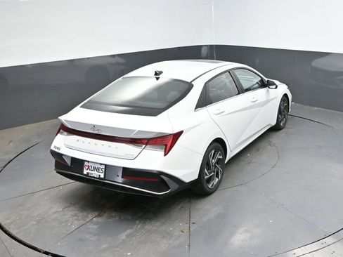 Used 2024 Hyundai Elantra Limited FWD image 30