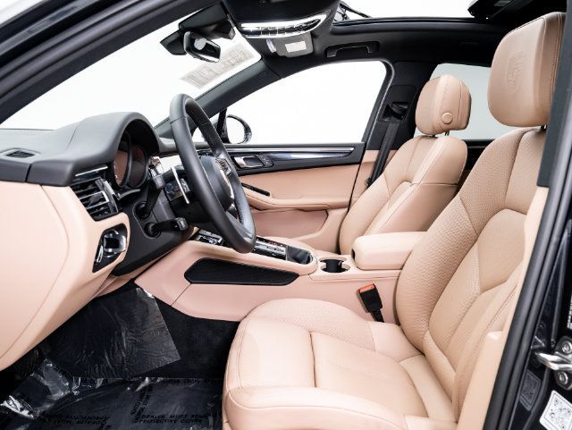 Certified 2026 Porsche Macan AWD/4WD image 6