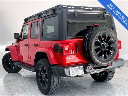 Used 2021 Jeep Wrangler Unlimited Sahara w/ Cold Weather Group AWD/4WD image 17