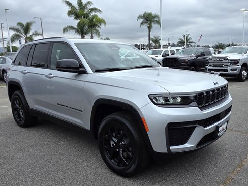 New 2026 Jeep Grand Cherokee Altitude RWD image 6