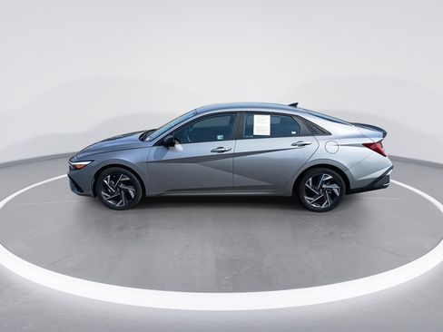 New 2025 Hyundai Elantra SEL image 5