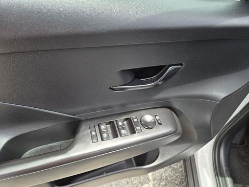 Used 2025 Hyundai Kona SE FWD image 10