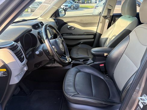 Used 2016 Kia Soul + w/ Primo Package FWD image 10