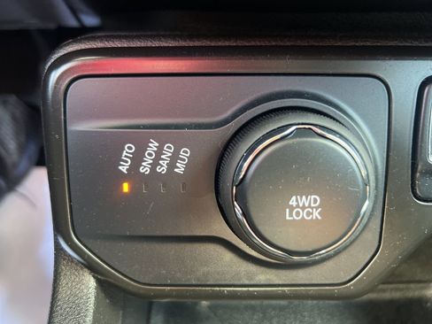 Used 2023 Jeep Renegade Altitude image 34