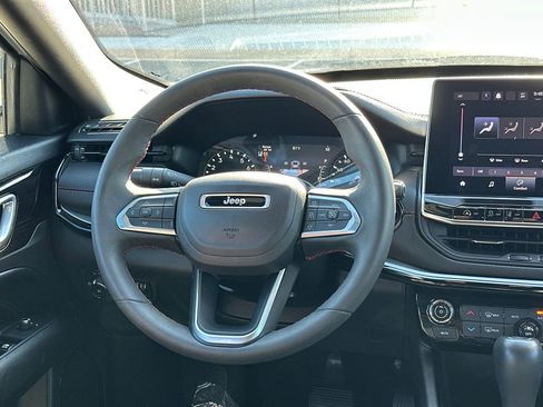 Used 2024 Jeep Compass Trailhawk image 23