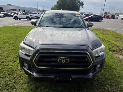 Used 2020 Toyota Tacoma SR5 AWD/4WD image 2