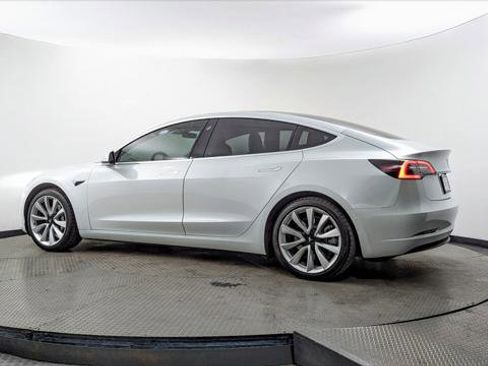 Used 2018 Tesla Model 3 Mid Range image 4