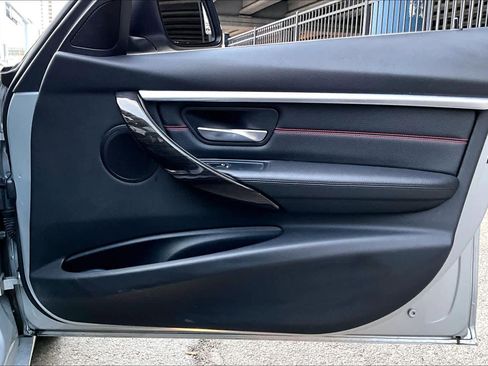 Used 2018 BMW 330e image 22