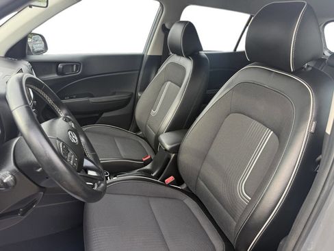 Used 2023 Hyundai Venue Limited image 23