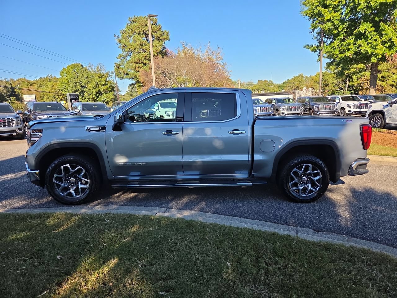 Used 2024 GMC Sierra 1500 SLT w/ SLT Premium Plus Package AWD/4WD image 5