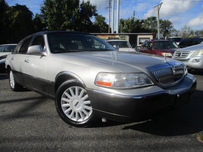 Used 2005 Lincoln Town Car Signature