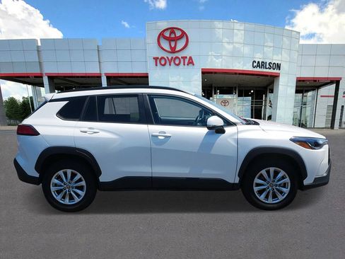 Certified 2023 Toyota Corolla Cross LE AWD/4WD image 4