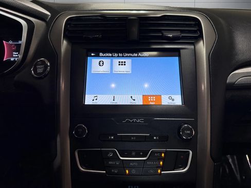 Used 2019 Ford Fusion SE FWD image 32