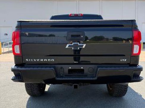 Used 2017 Chevrolet Silverado 1500 LTZ Z71 w/ Realtree Edition AWD/4WD image 5
