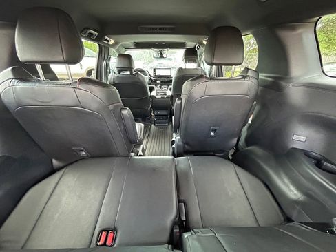 Used 2025 Toyota Sienna XSE image 17