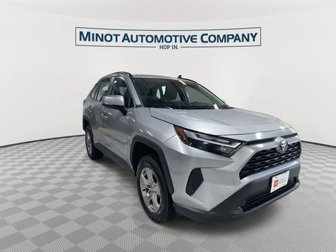 Used 2025 Toyota RAV4 XLE AWD/4WD image 2