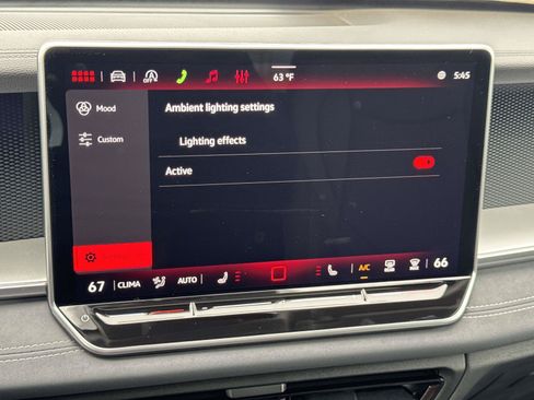 New 2026 Volkswagen Tiguan SE FWD image 23