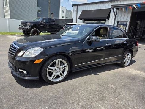 Used 2011 Mercedes-Benz E 550 Sedan image 3
