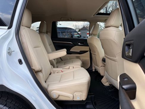 Used 2019 Toyota Highlander Limited AWD/4WD image 28