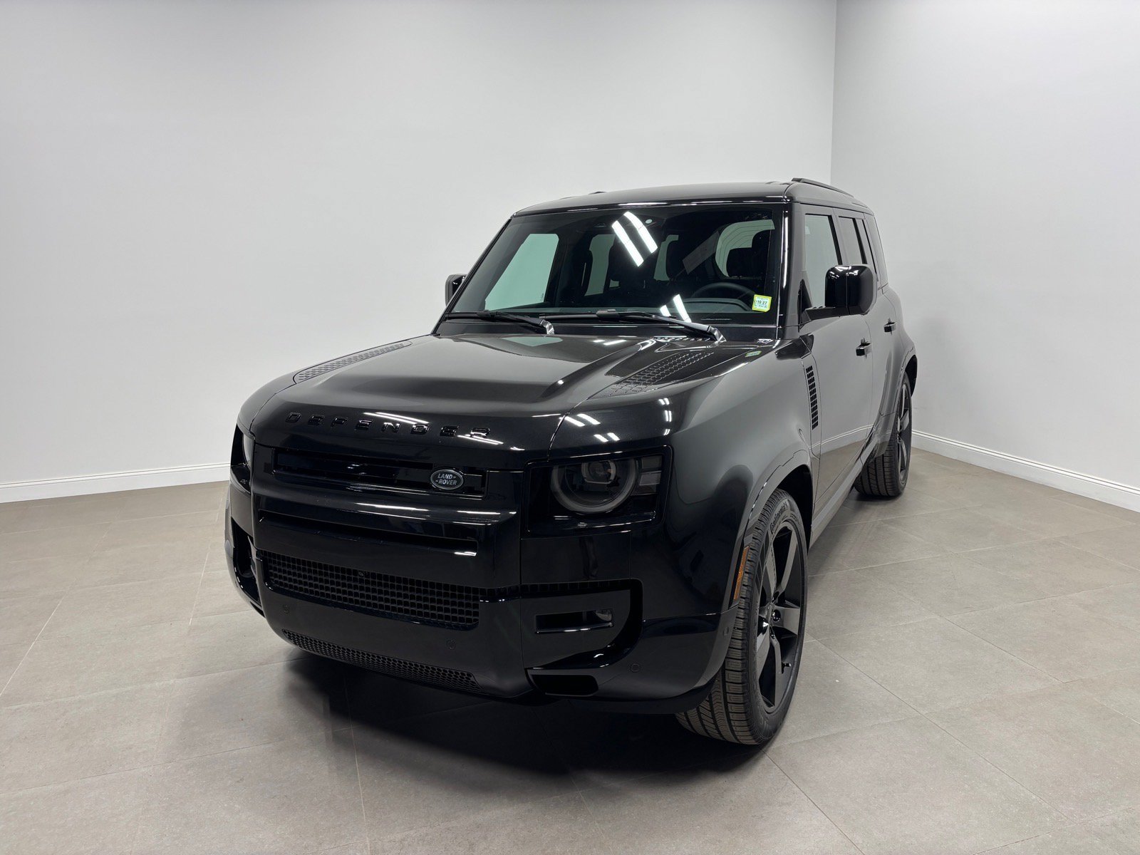 New 2026 Land Rover Defender 110 X-Dynamic SE AWD/4WD image 2