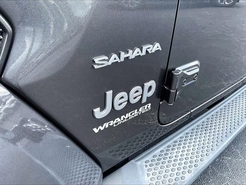 Used 2020 Jeep Wrangler Unlimited Sahara AWD/4WD image 5
