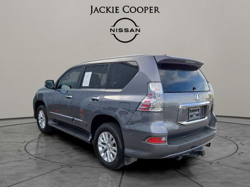 Used 2019 Lexus GX 460 image 3
