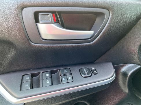 Used 2016 Toyota Camry SE FWD image 14